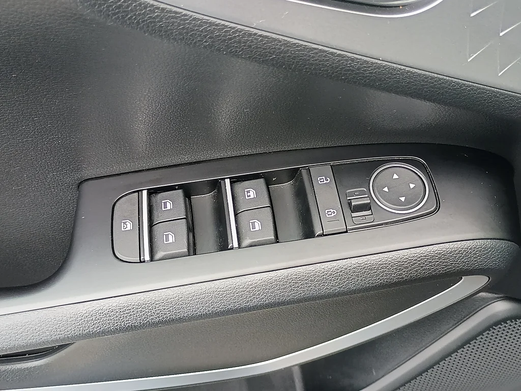 Used 2025 Fusion Black Kia LX image 17