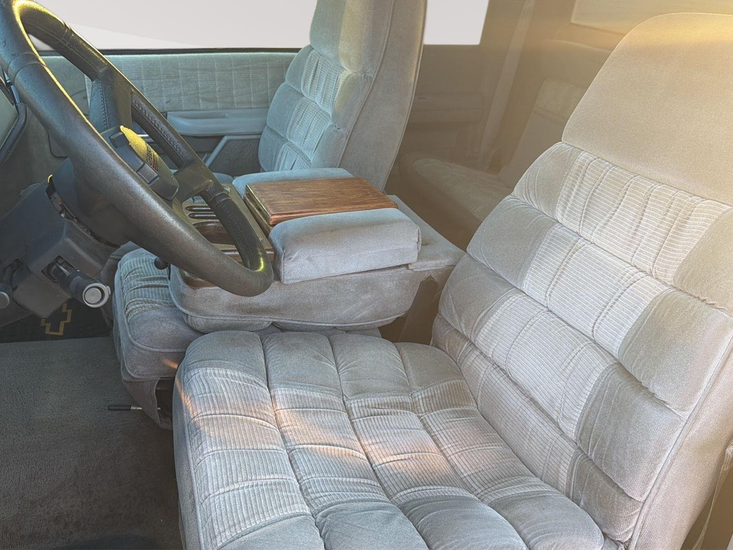 Used 1994 GREEN Chevrolet base image 6