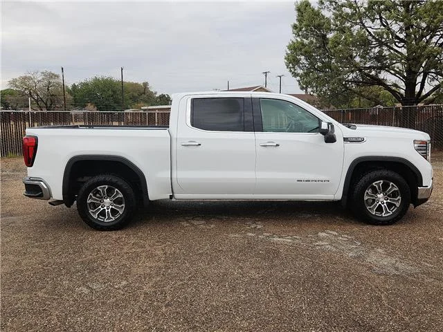 Used 2025 White GMC SLT 4x2 Crew Cab 5.75 ft. box 147.4 in. WB image 5