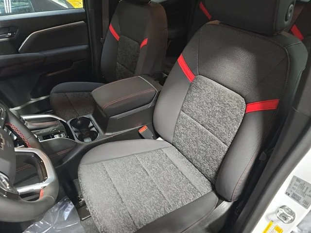2026 Chevrolet Colorado Z71 - Photo 17