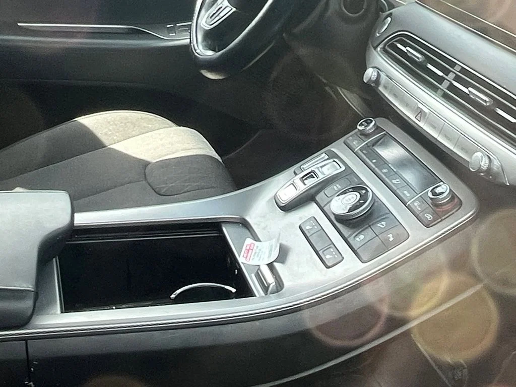 Used 2021 White Hyundai SEL image 6