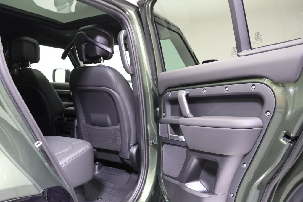 New 2026 Woolstone Green Land Rover X-Dynamic SE image 44