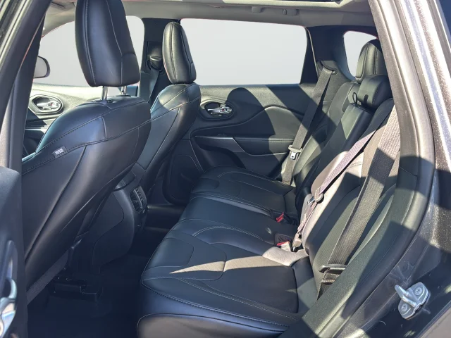Used 2022 Gray Jeep Limited image 27
