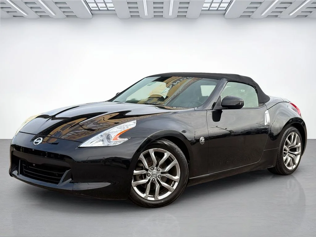 Used 2011 Magnetic Black Metallic Nissan Touring image 2