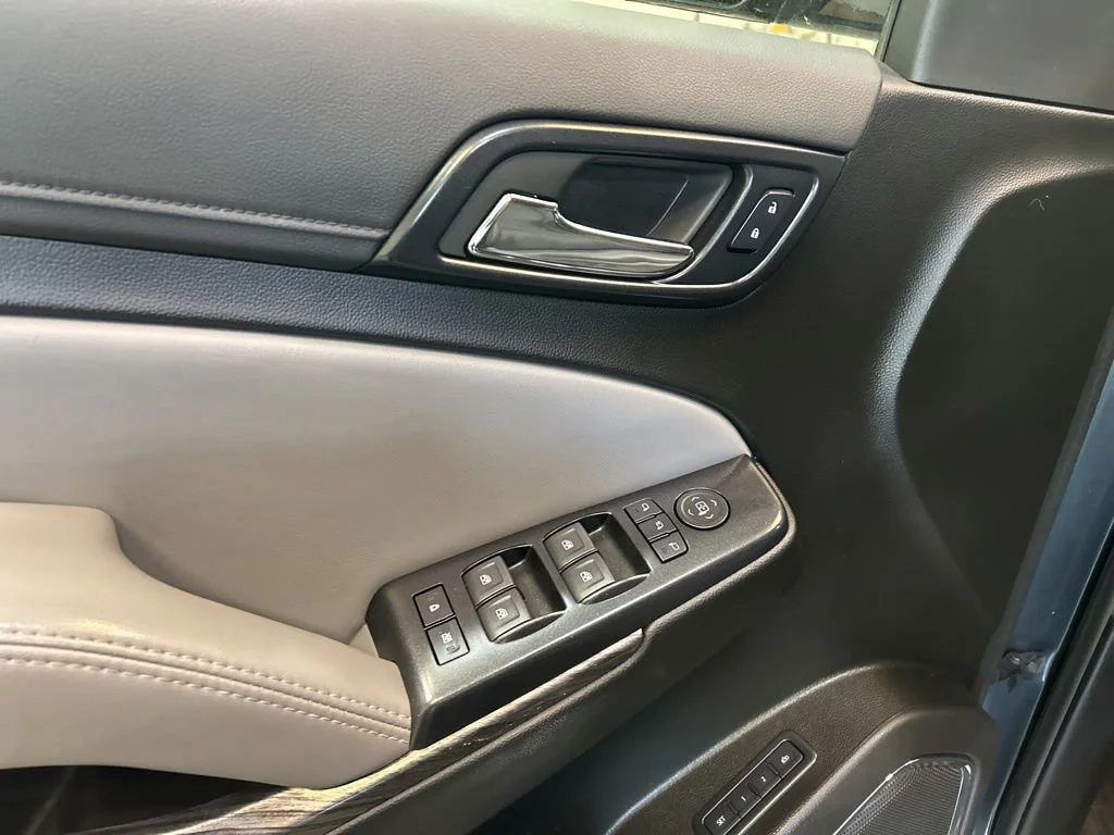 Used 2019 SHADOW GRAY METALLIC Chevrolet LT image 22
