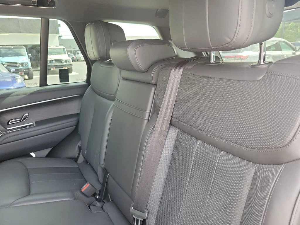 Used 2023 Gray Land Rover SE image 11