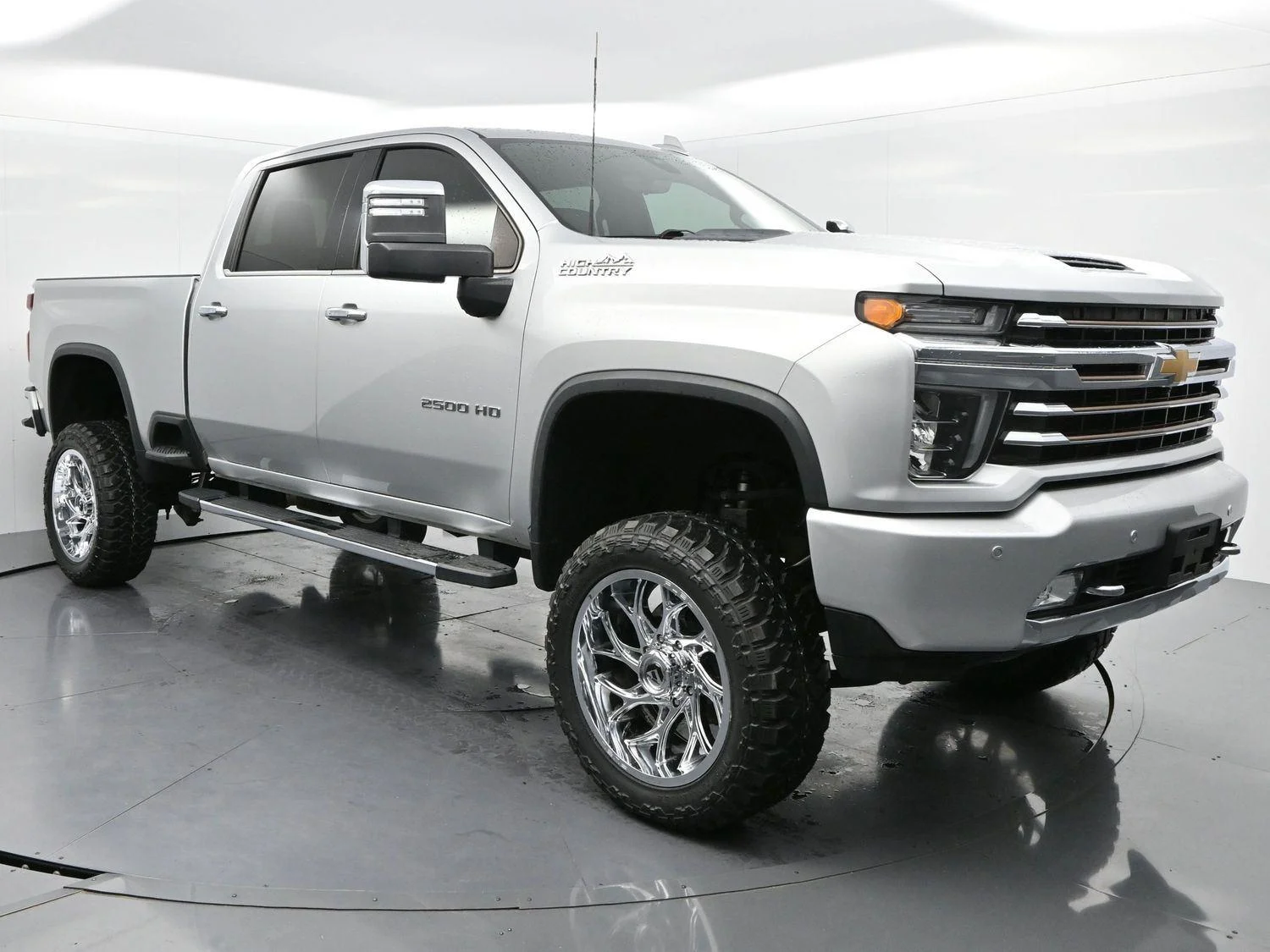 Used 2020 Silver Ice Metallic Chevrolet High Country image 2