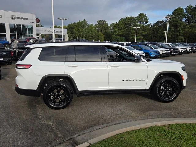 Used 2024 White Jeep Altitude X image 15