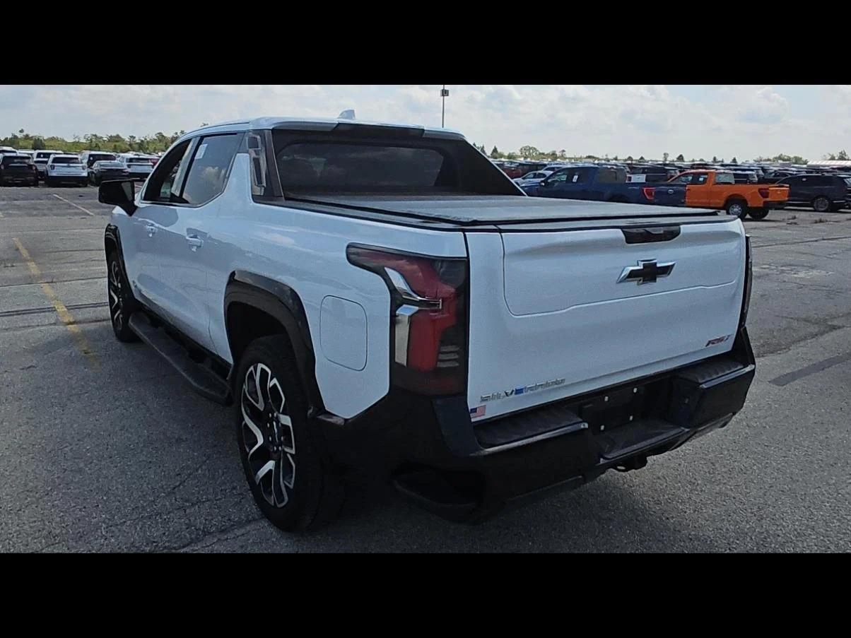 Used 2024 Summit White Chevrolet RST image 7