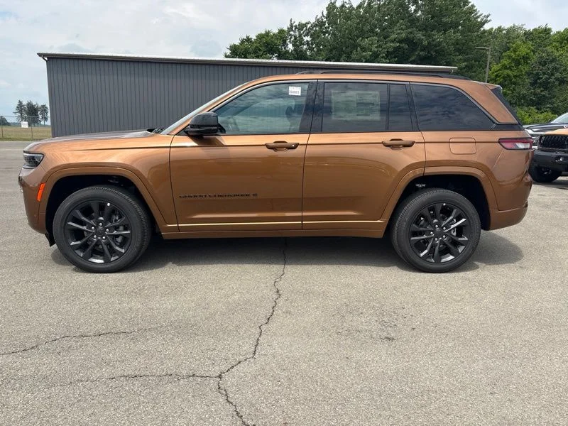 New 2026 Copper Shino Metallic Clear-Coat Exterior Paint Jeep Limited Reserve image 6