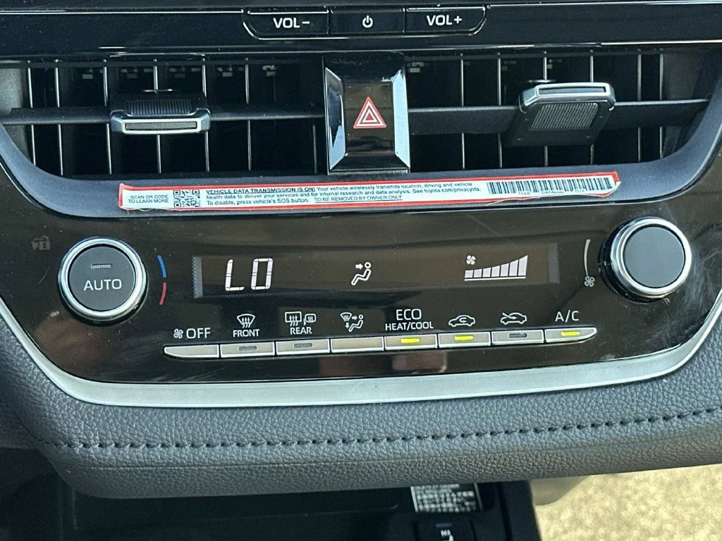 Certified Used 2025  Toyota XLE image 40