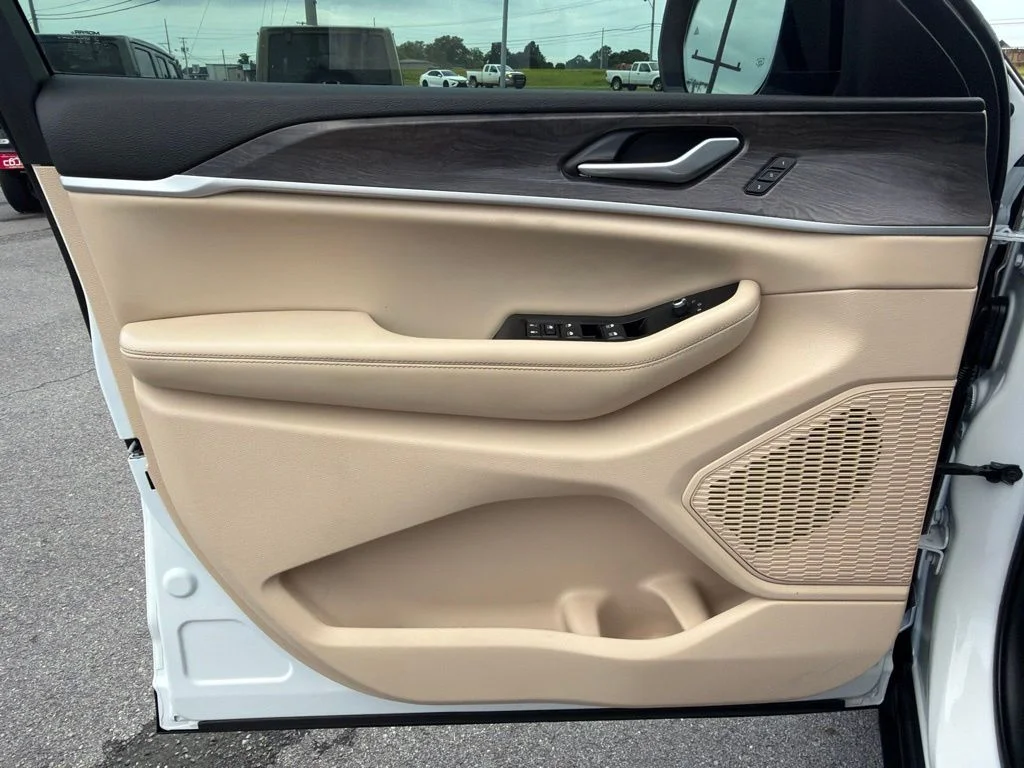 Used 2024 White Jeep Limited image 32