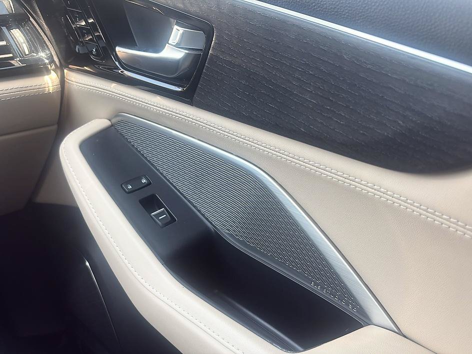 Used 2022 Platinum White Acura w/Advance Package image 33