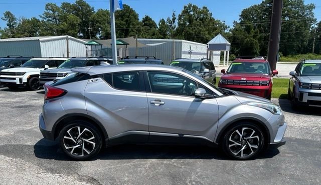 Used 2018 Silver Toyota XLE image 2