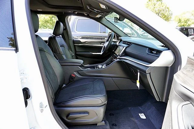 New 2026 Bright White Clearcoat Jeep Altitude image 14