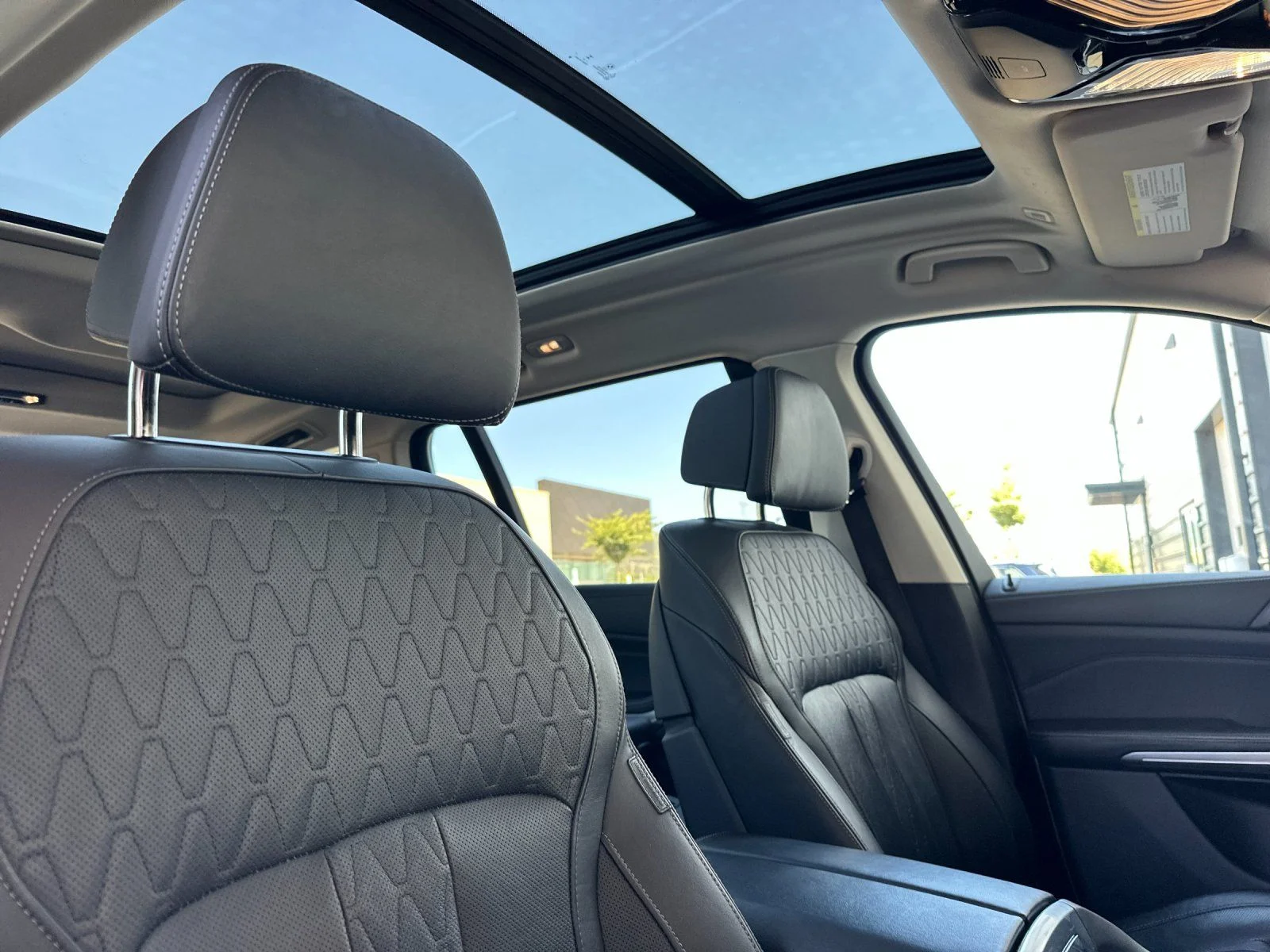 Used 2025 White BMW xDrive40i image 19