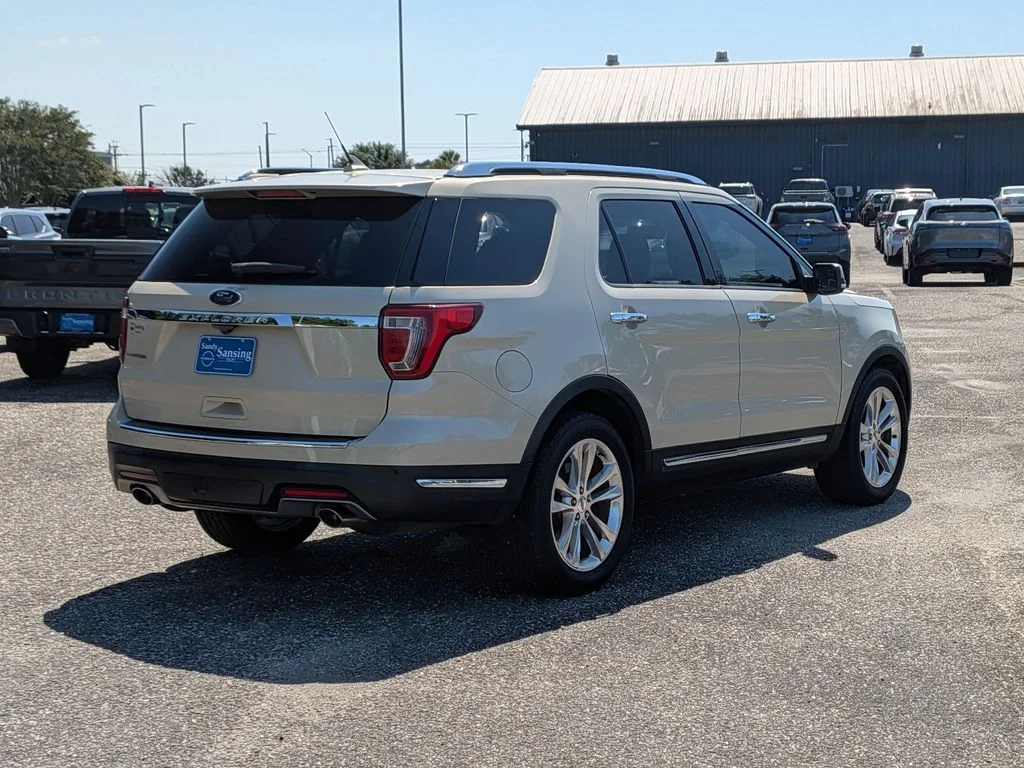 Used 2018 Silver Ford Limited image 5
