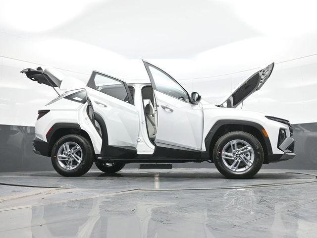 New 2026 White Hyundai SE AWD image 31
