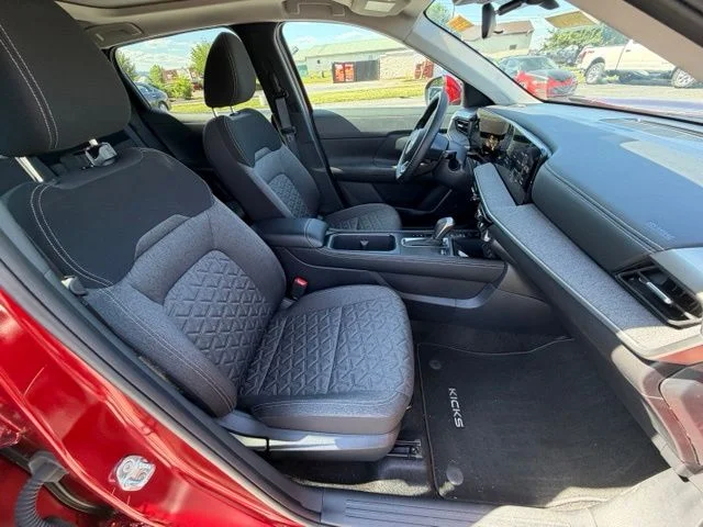 Used 2025 Scarlet Nissan SV image 12