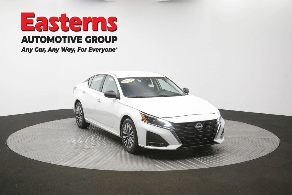Used 2025 White Nissan 2.5 SV image 51