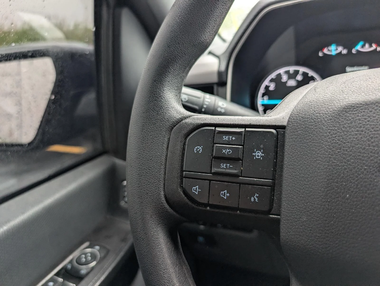 Used 2023  Ford XL image 16