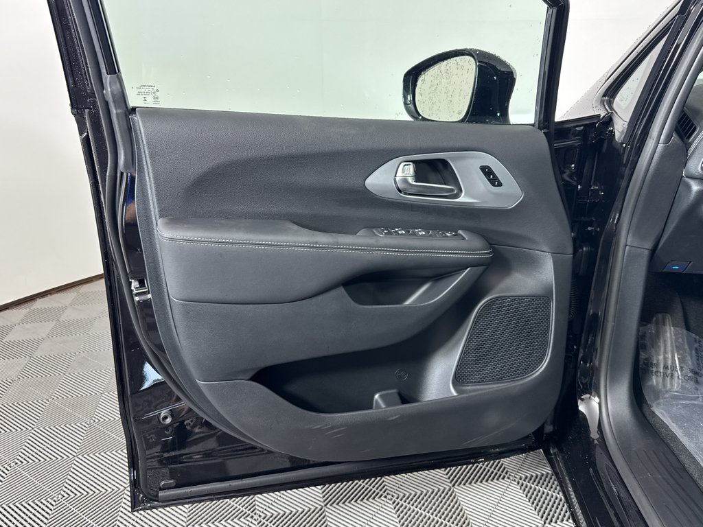 2026 Chrysler Pacifica Limited - Photo 28