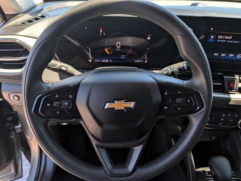 Used 2025 Sterling Gray Metallic Chevrolet LT image 18