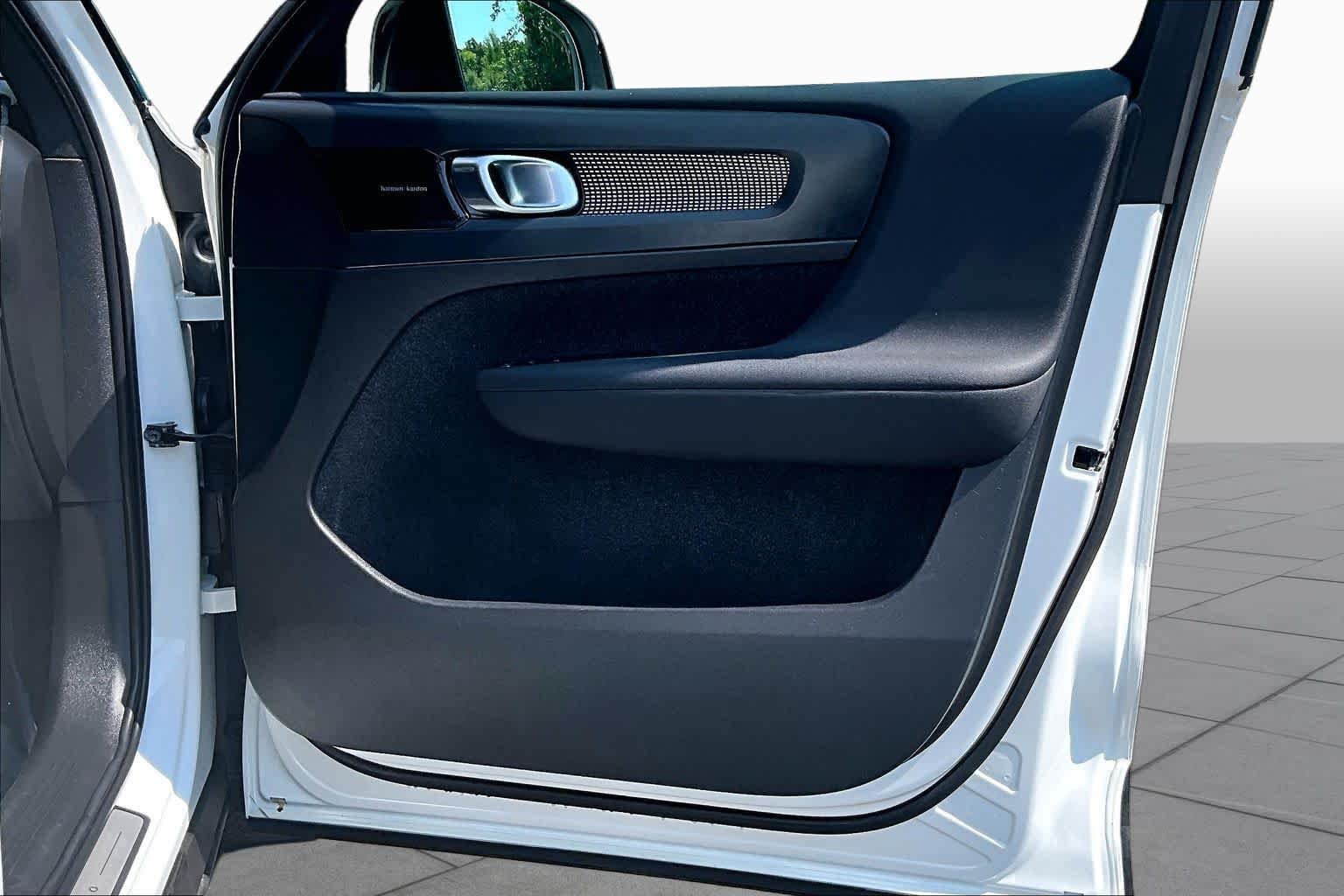 Used 2022 Crystal White Metallic Volvo R-Design image 23