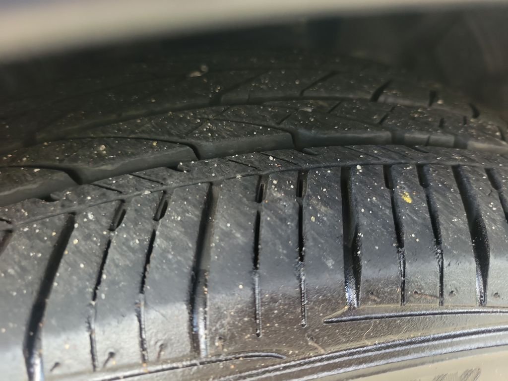 Certified Used 2025  Toyota XLE image 32