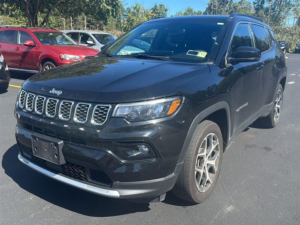 Used 2024 Diamond Black Crystal Pearlcoat Jeep Limited image 3