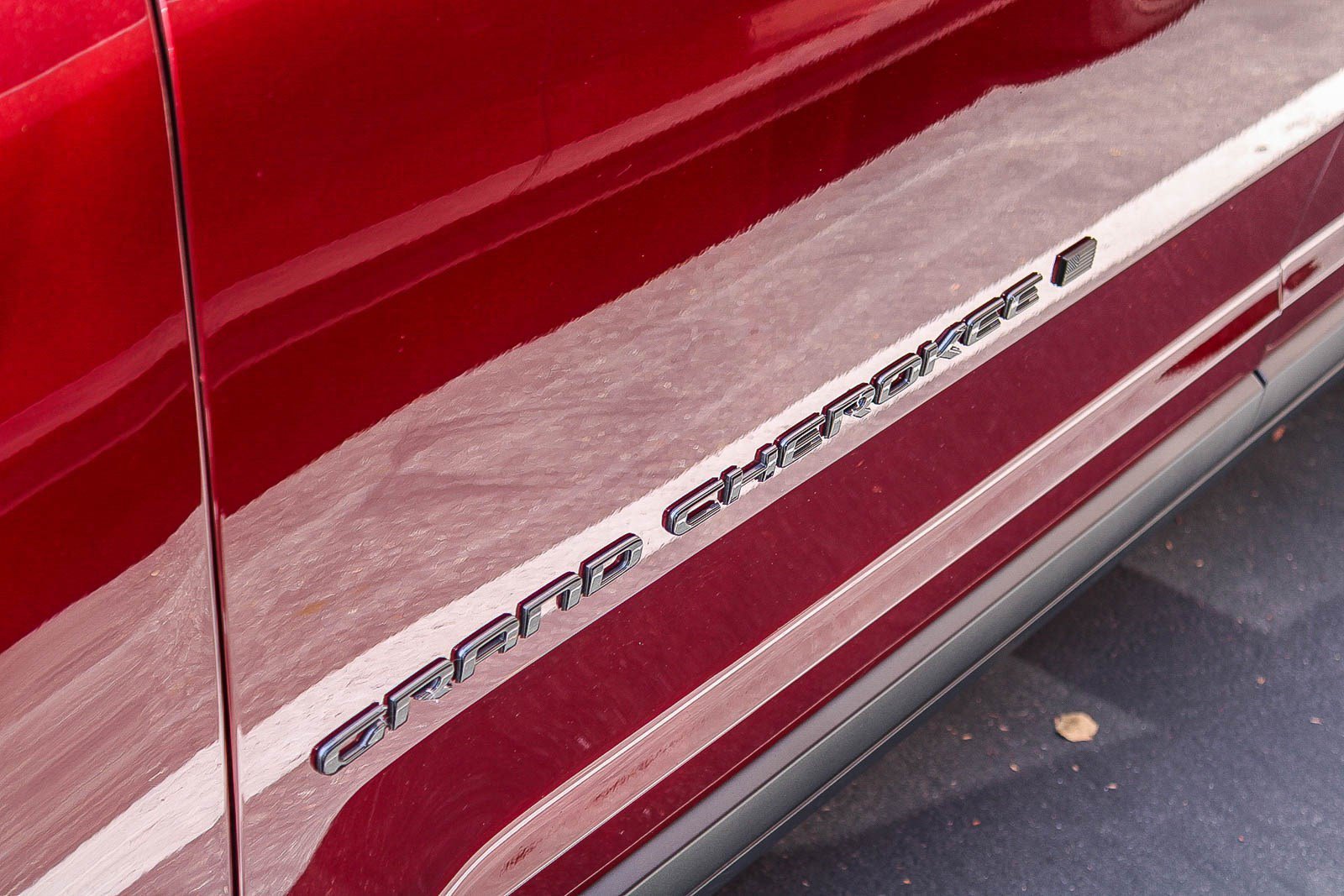 Used 2025 Velvet Red Pearlcoat Jeep Altitude X image 13