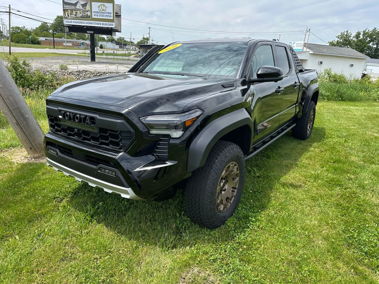 2026 Toyota Tacoma i-FORCE MAX Tacoma Trailhunter