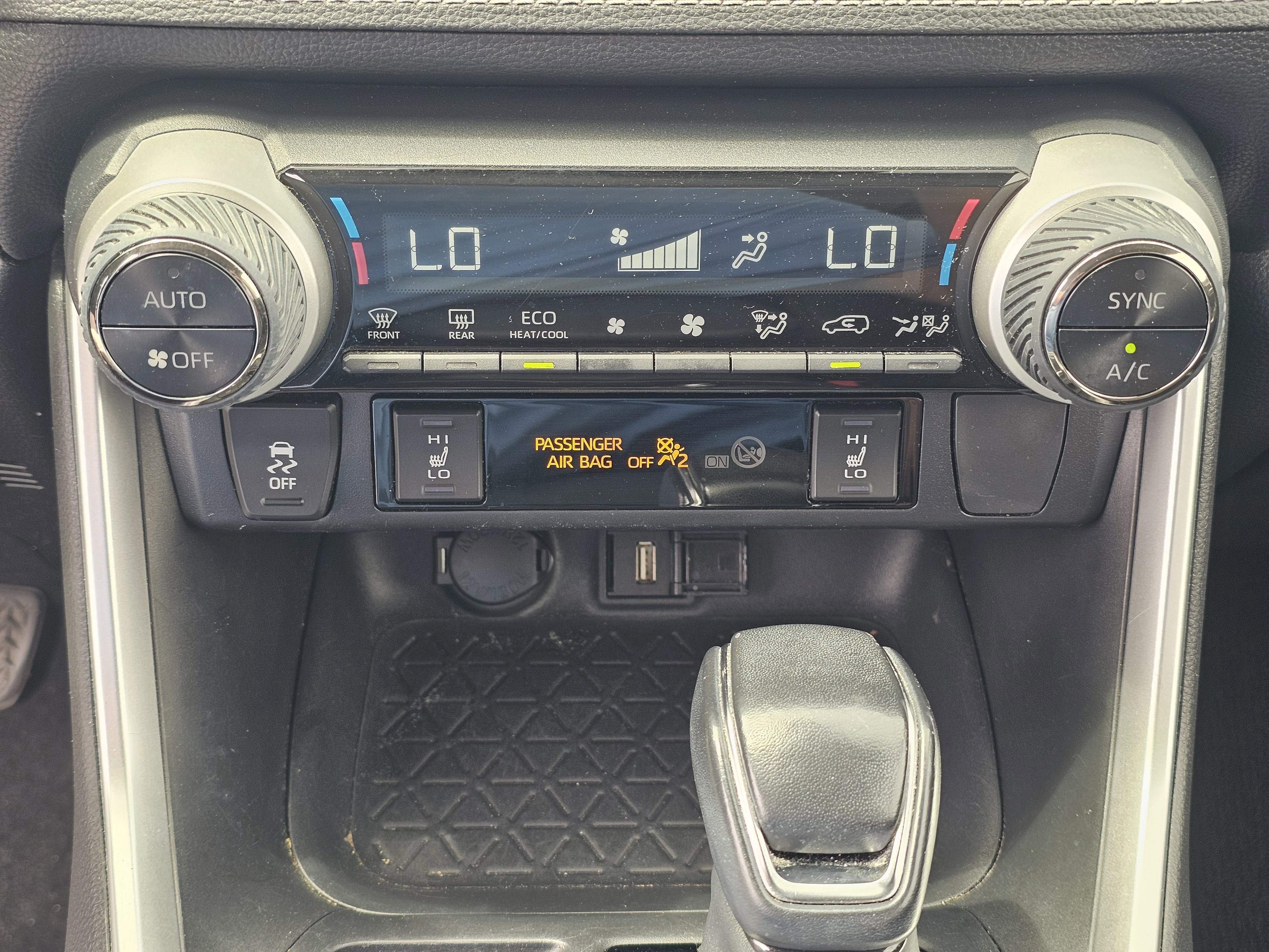 Used 2021 Blizzard Pearl Toyota Hybrid XLE Premium image 30