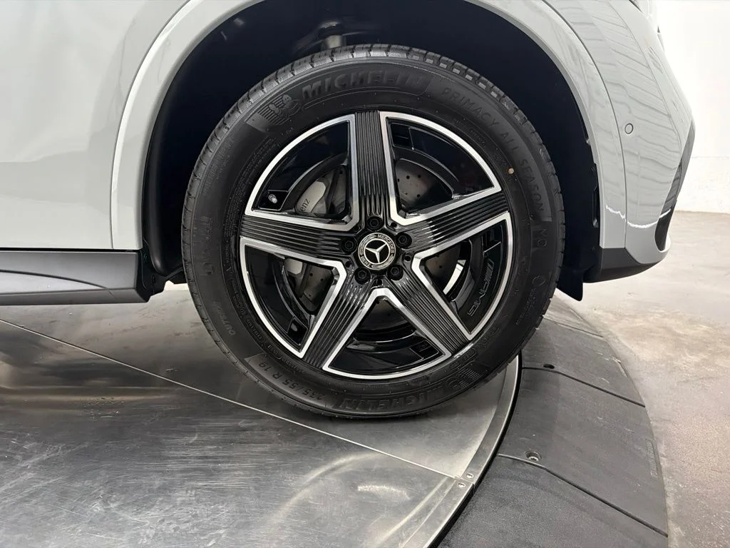 New 2027 White Mercedes-Benz GLC 300 image 9