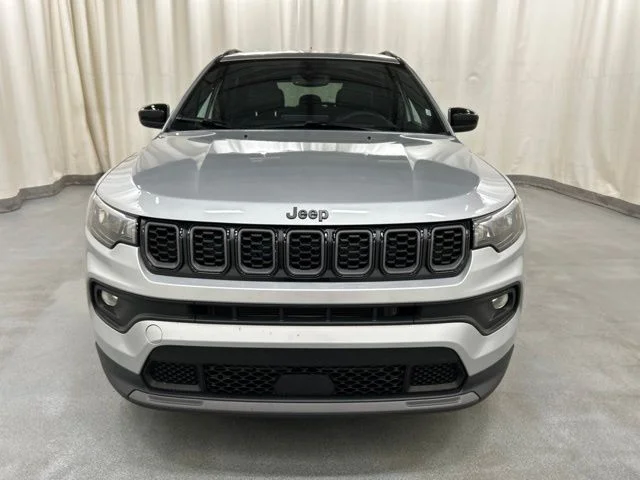 Used 2025 Silver Jeep Latitude image 25