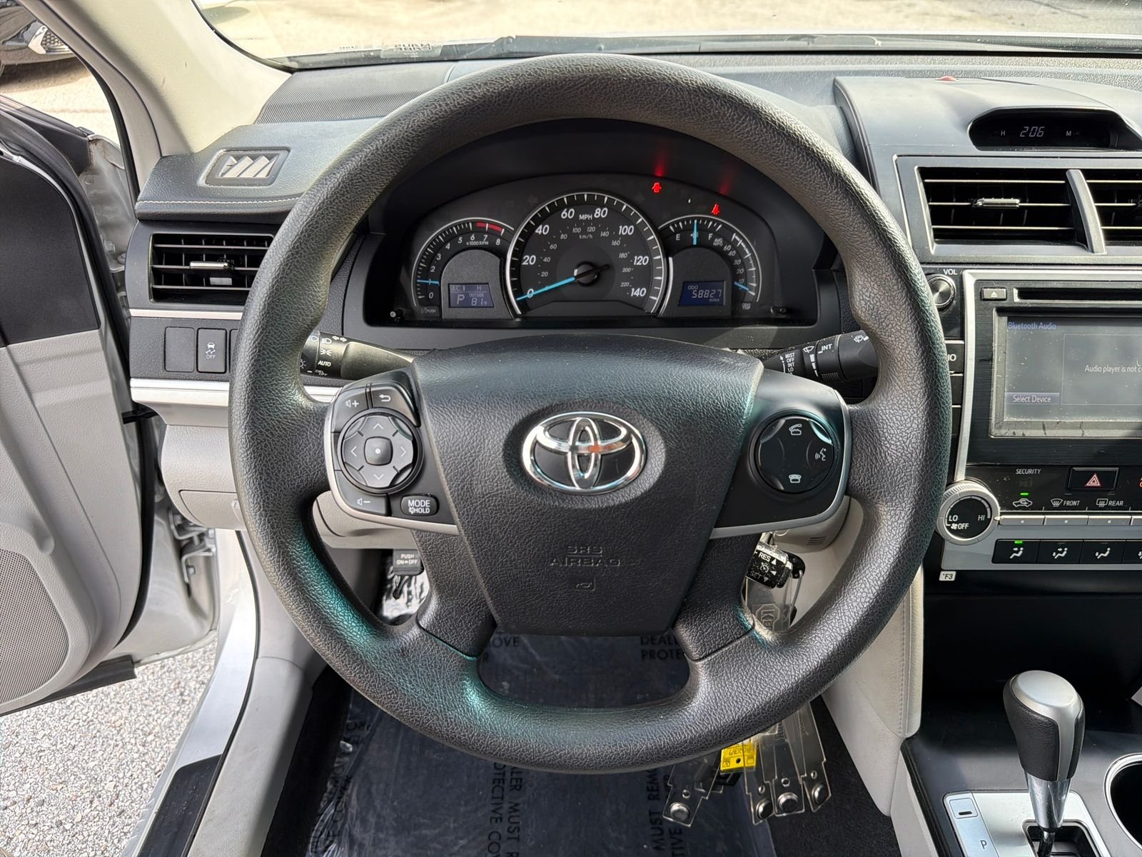 Used 2014 Silver Toyota LE image 13