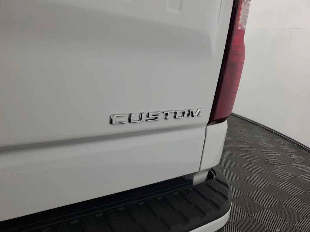 New 2026 Summit White Chevrolet Custom image 30