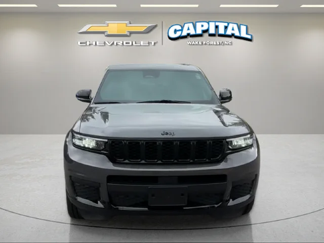 Used 2023 Gray Jeep Altitude image 8