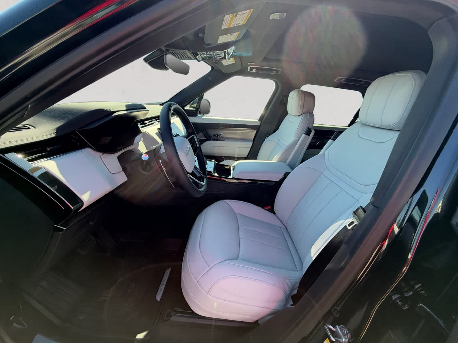 New 2027 BLK Land Rover SE image 9