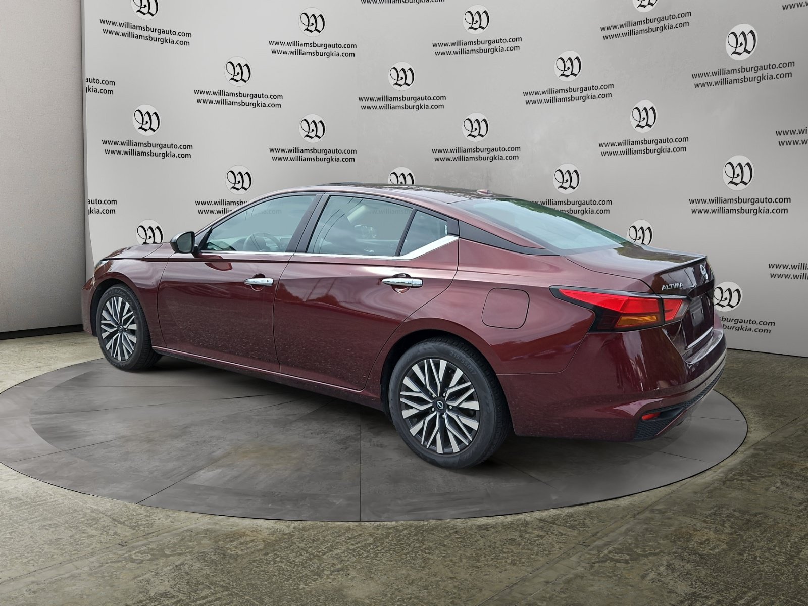 Used 2025 Red Nissan 2.5 SV image 3