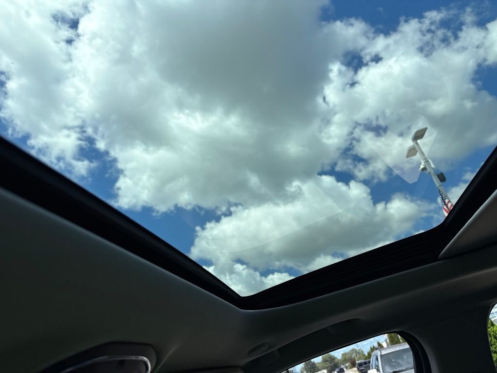 Used 2023 White Jeep Laredo image 30