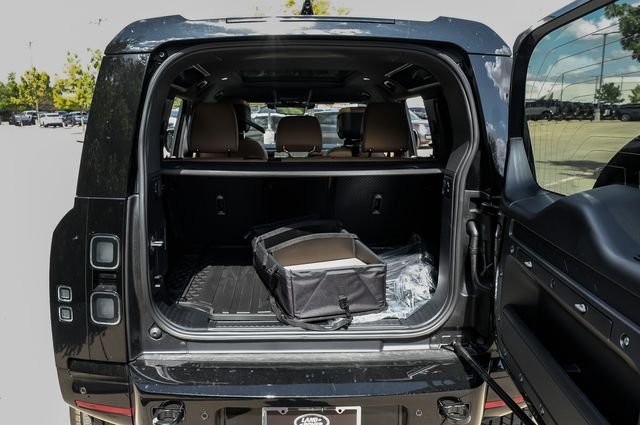 New 2026 Santorini Black Land Rover X-Dynamic SE image 66