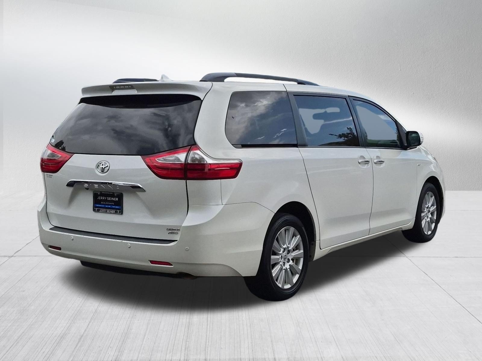 Used 2017 Blizzard Pearl Toyota Limited image 5