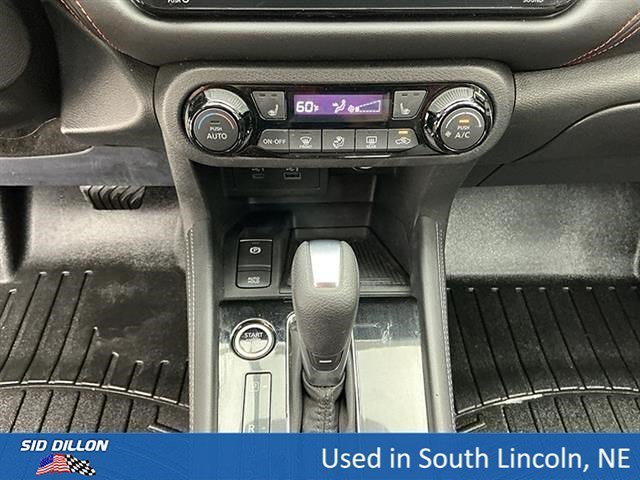Used 2022 Aspen White Tricoat/Super Black Nissan SR image 12
