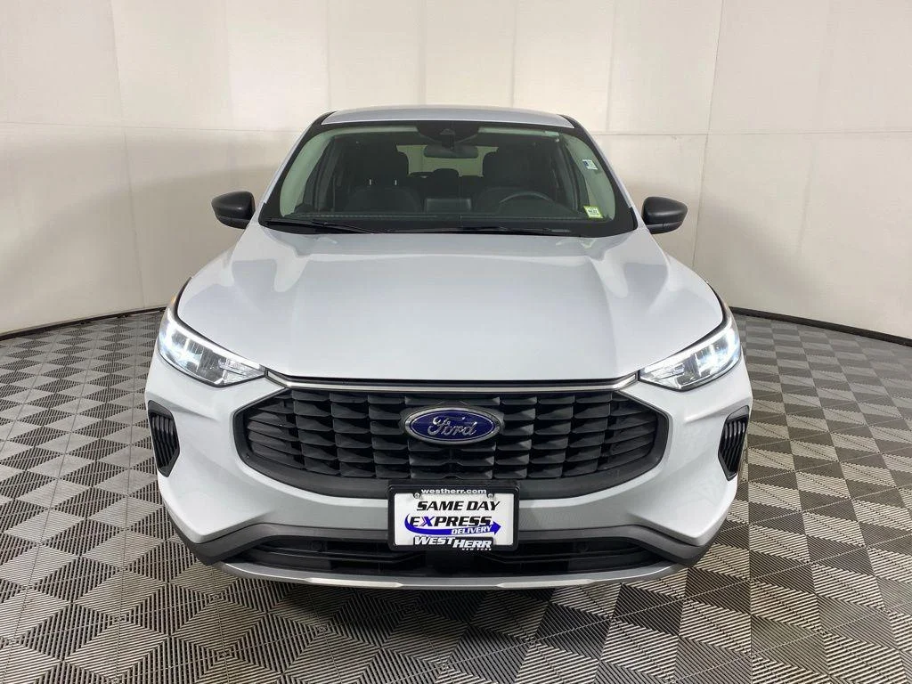Used 2025 Silver Metallic Ford Active image 5