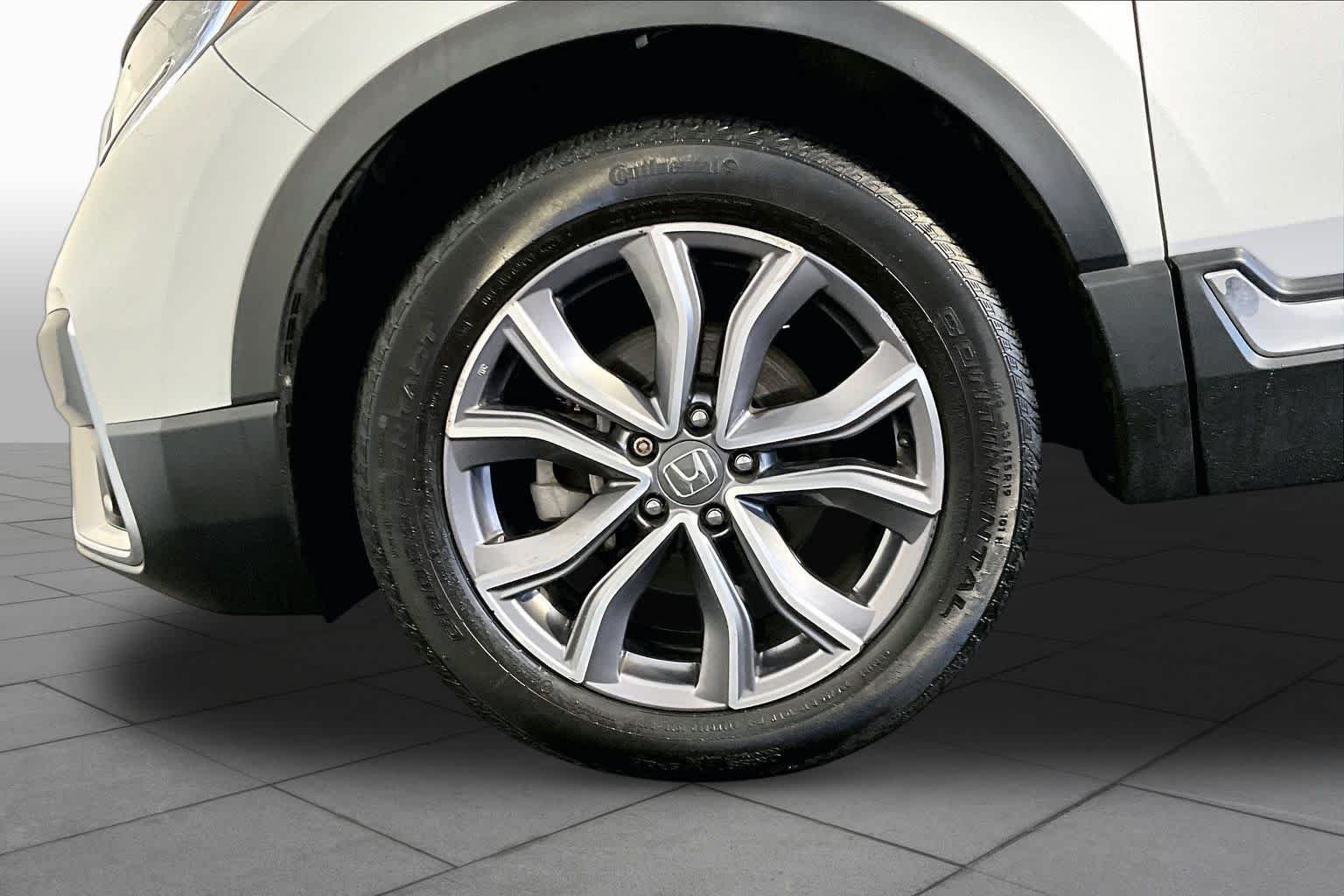 Used 2022 Platinum White Pearl Honda Touring image 11