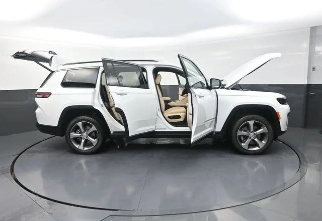 New 2026 Bright White Clear-Coat Exterior Paint Jeep Limited image 37