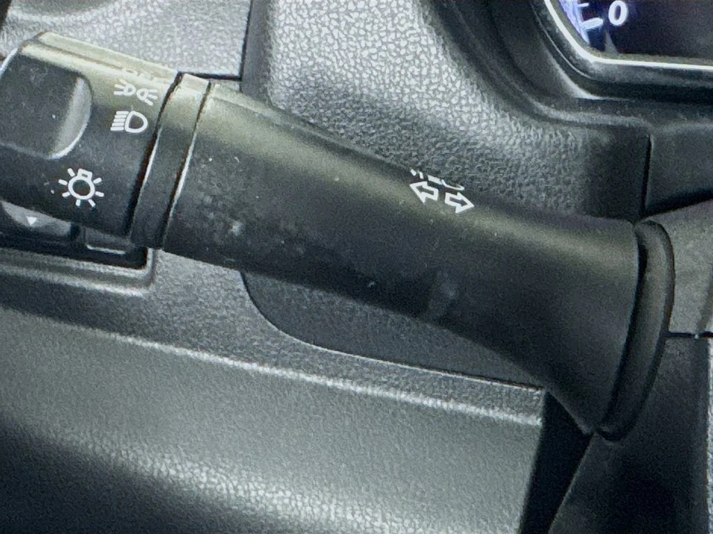 Used 2018 Blue Nissan 1.6 SV image 12
