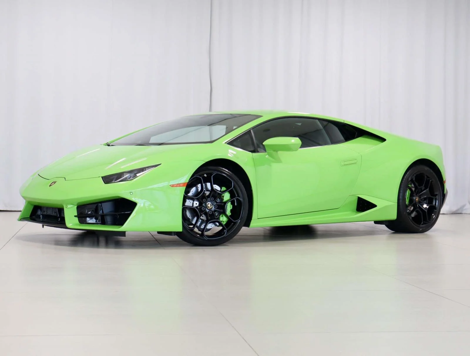 Used 2018 Verde Mantis Pearl Effect Lamborghini RWD Coupe image 1