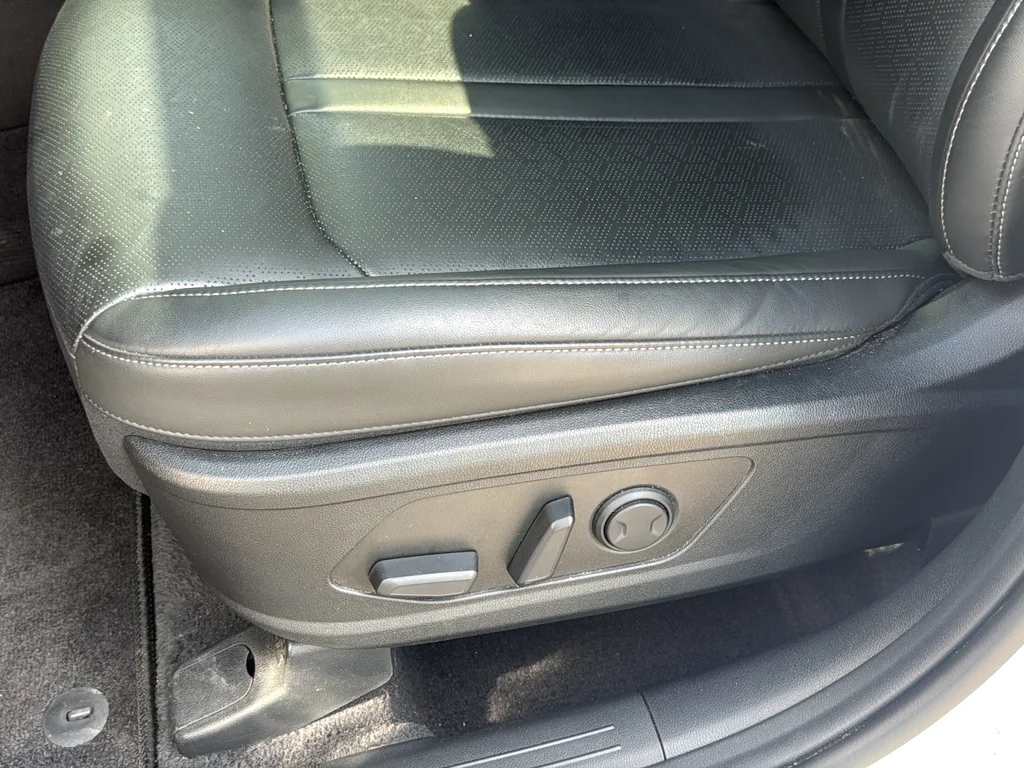 Used 2023 White Kia X-Line EX image 18